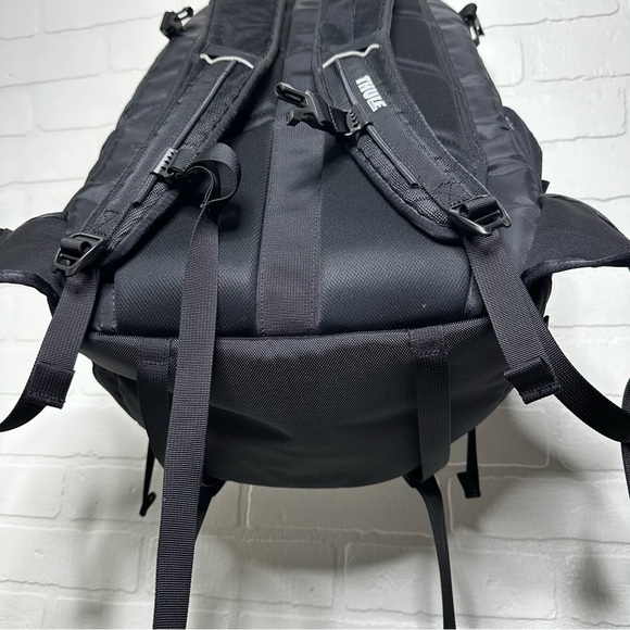 THULE En Route Escort 2 15" Backpack - Picture 10 of 14